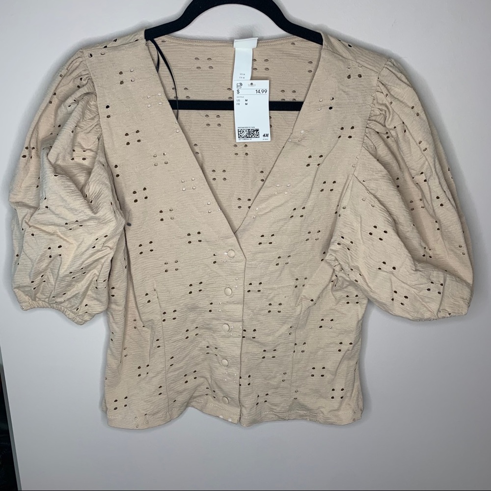 H&M eyelet pattern puffy short sleeve blouse